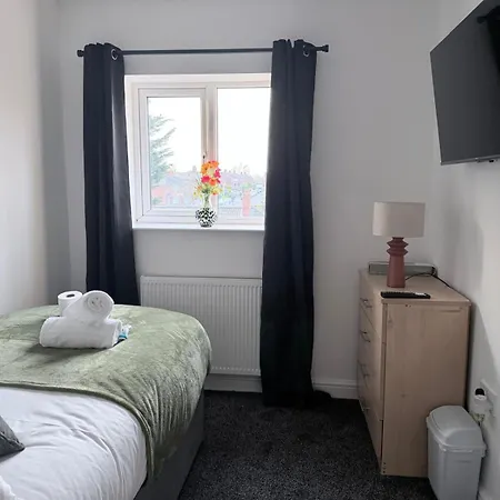 Tranquil Near Shopping And Centre Homestay Leeds (West Yorkshire)