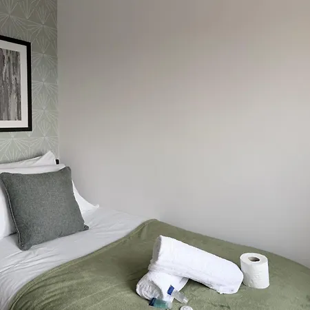 Tranquil Near Shopping And Centre Homestay Leeds (West Yorkshire)
