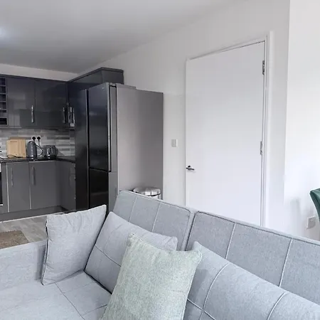 Tranquil Near Shopping And Centre Homestay Leeds (West Yorkshire)
