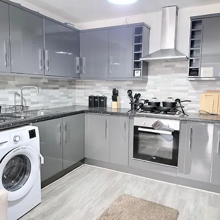 Tranquil Near Shopping And Centre Homestay Leeds (West Yorkshire)