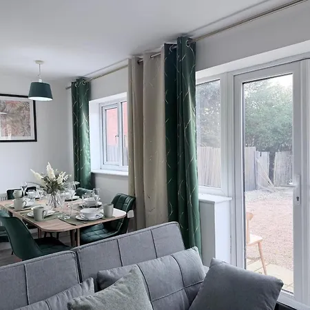 Tranquil Near Shopping And Centre Homestay