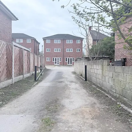 Tranquil Near Shopping And Centre Homestay Leeds (West Yorkshire)
